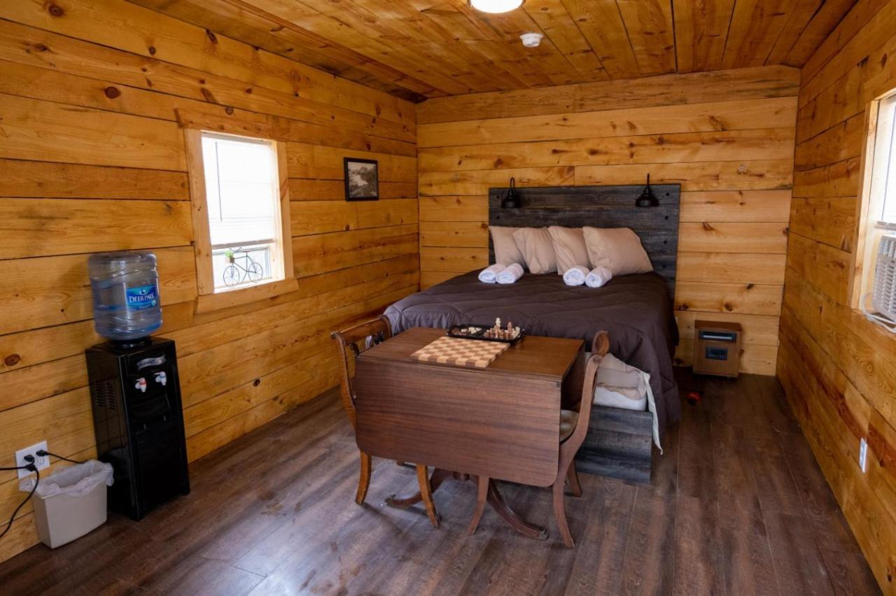Canal Cabins Paw Paw エクステリア 写真